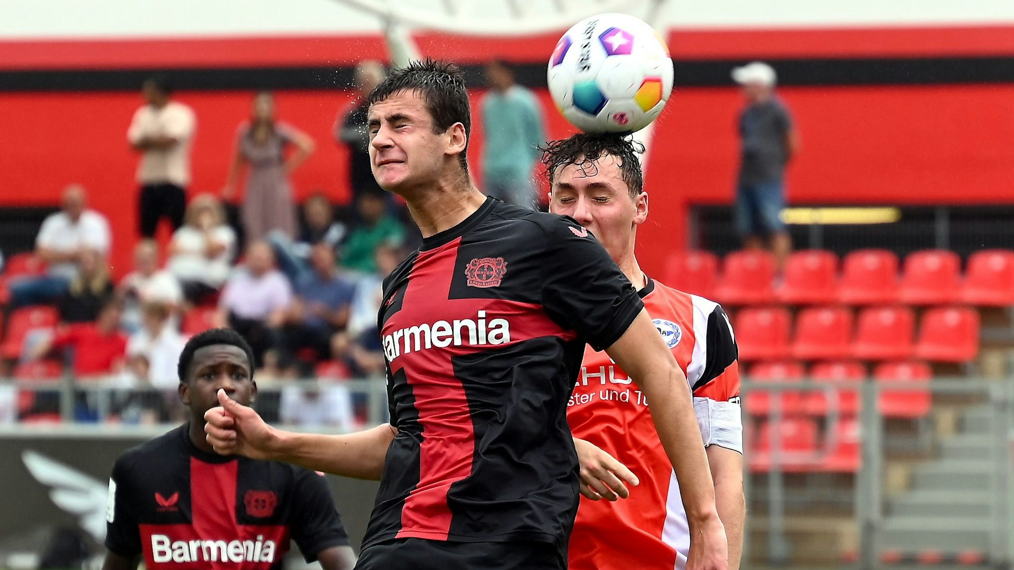12.08.2023, Fussball-U17-Bayer 04-Arminia Bielefeld
vorne: Nikita Slavytskyi (Bayer)
Foto: Uli Herhaus