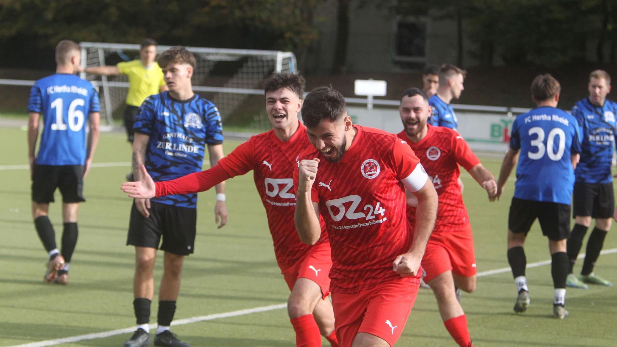 So sieht Erleichterung aus: Kapitän Anel Tabakovic trifft zum 2:0 für Niederkassel.