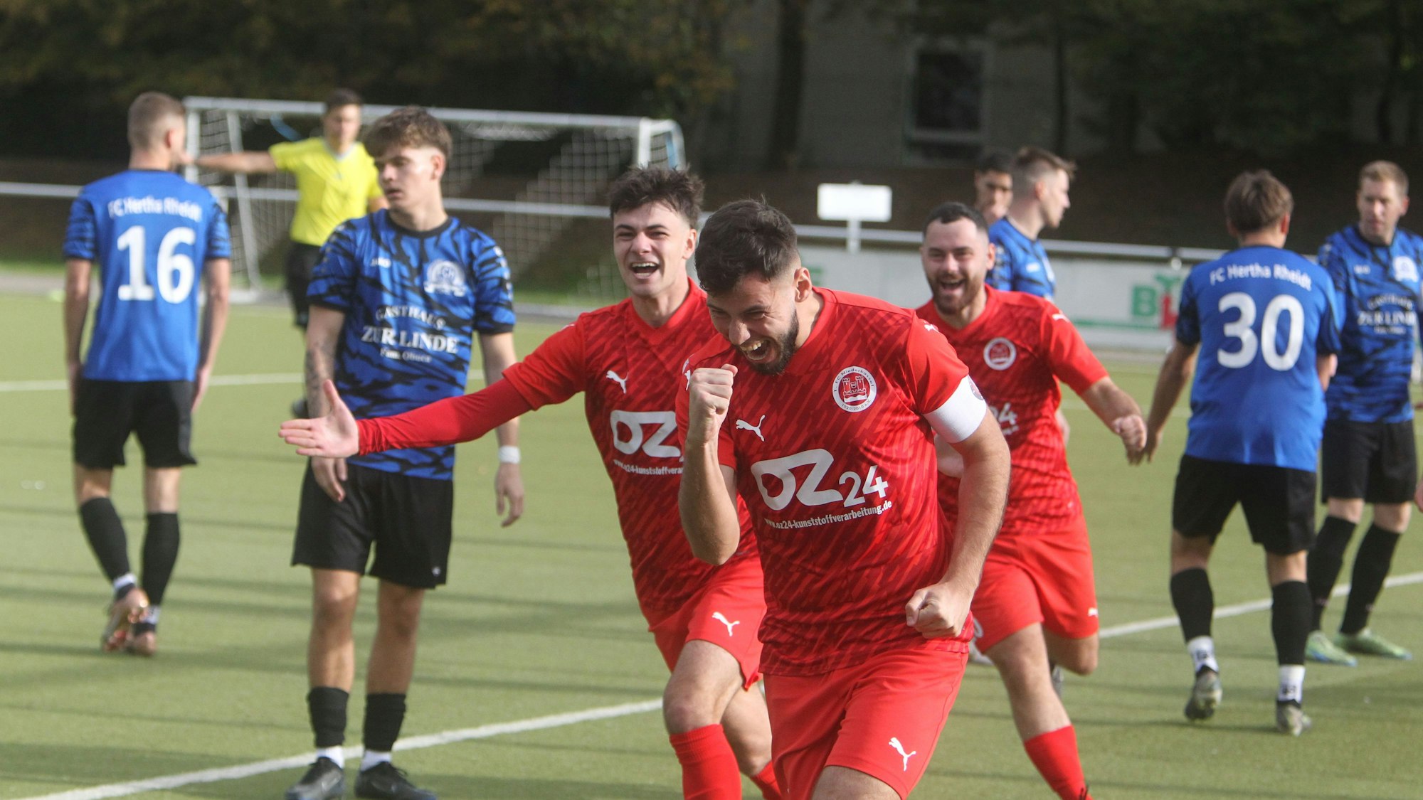 So sieht Erleichterung aus: Kapitän Anel Tabakovic trifft zum 2:0 für Niederkassel.