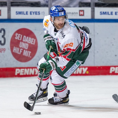 Adam Johnson spielte in der vergangenen für die Augsburger Panther. Bei einem tragischen Unfall auf dem Eis kam der Profi nun ums Leben.