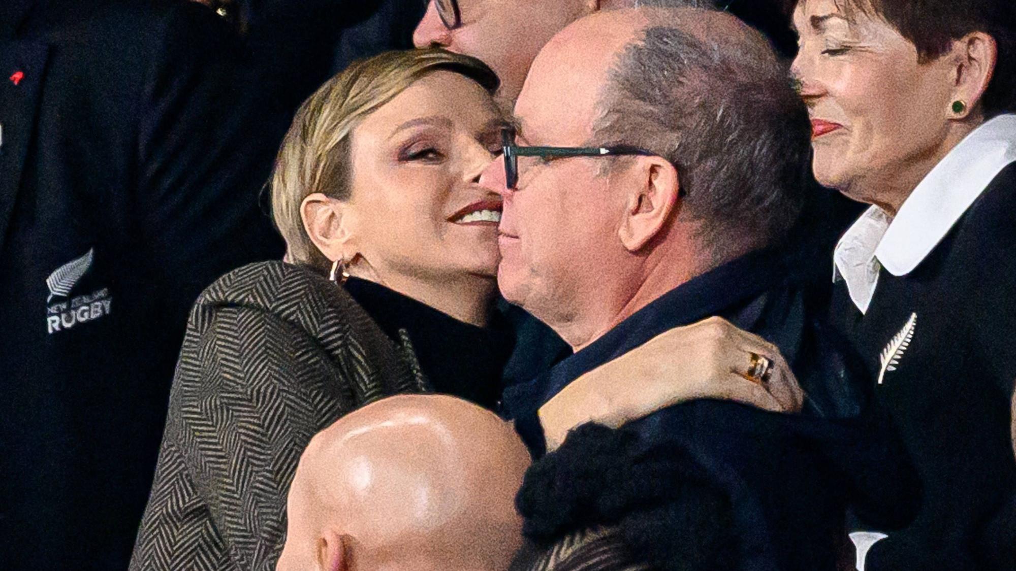 Charlène von Monaco und Fürst Albert beim Finale der Rugby-WM in Paris.