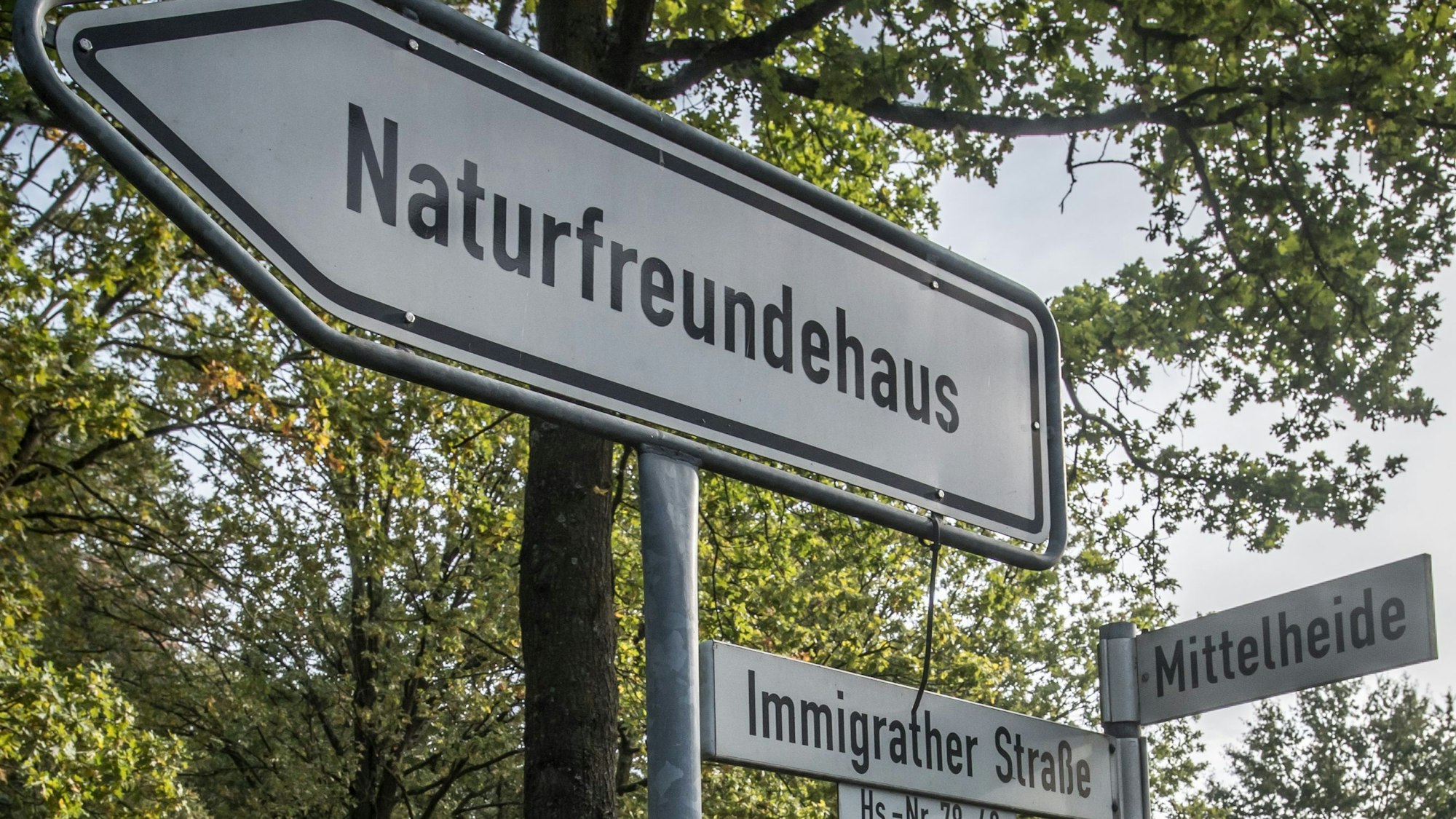 Die Stadt will auf ihrem Parkplatz am Gelände der Naturfreunde Geflüchtete unterbringen, das stößt auf Widerstand.