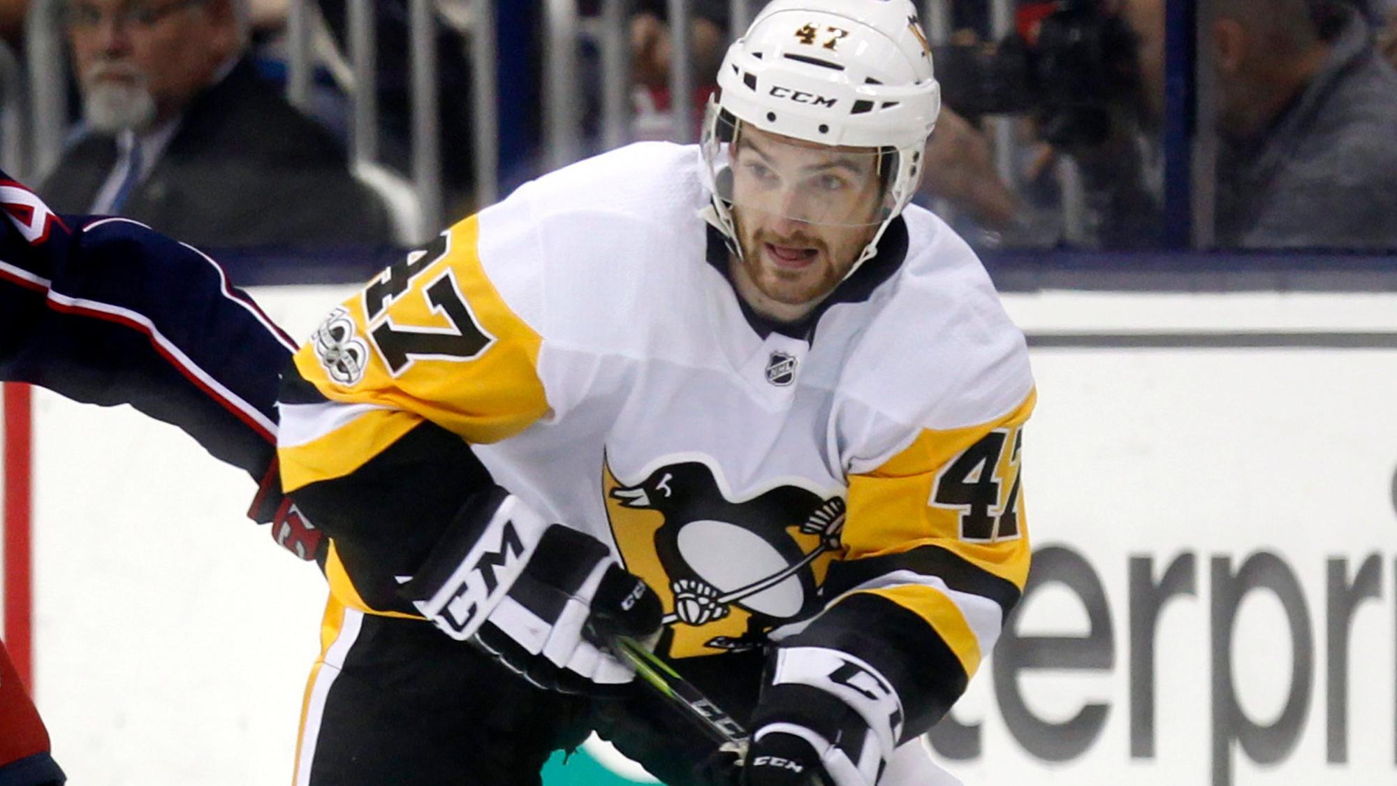 Adam Johnson bestritt insgesamt 13 Spiele für die Pittsburgh Penguins in der NHL.