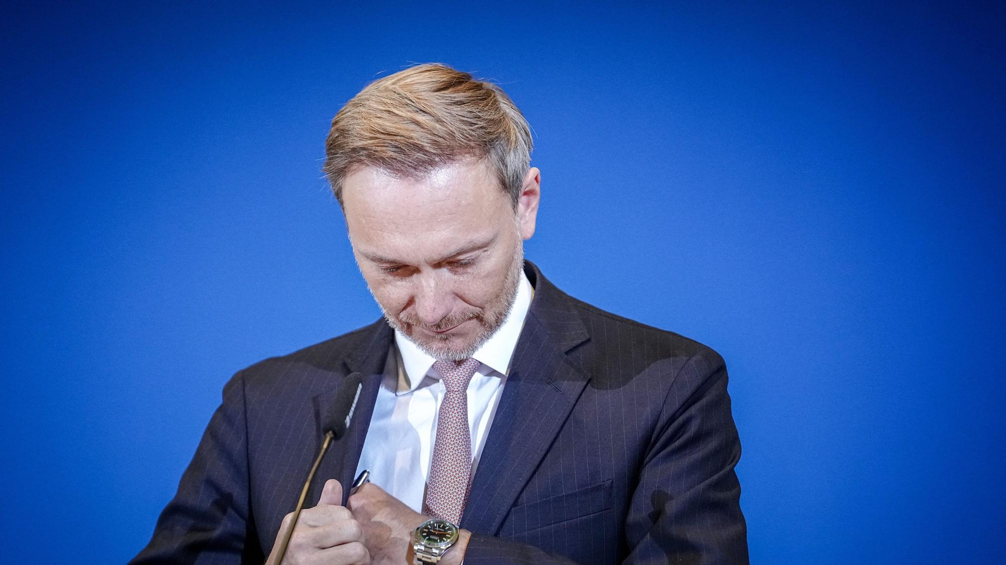 26.10.2023, Berlin: Christian Lindner (FDP), Bundesminister der Finanzen, gibt eine Pressekonferenz zur Sitzung des Arbeitskreises "Steuerschätzung". Foto: Kay Nietfeld/dpa +++ dpa-Bildfunk +++