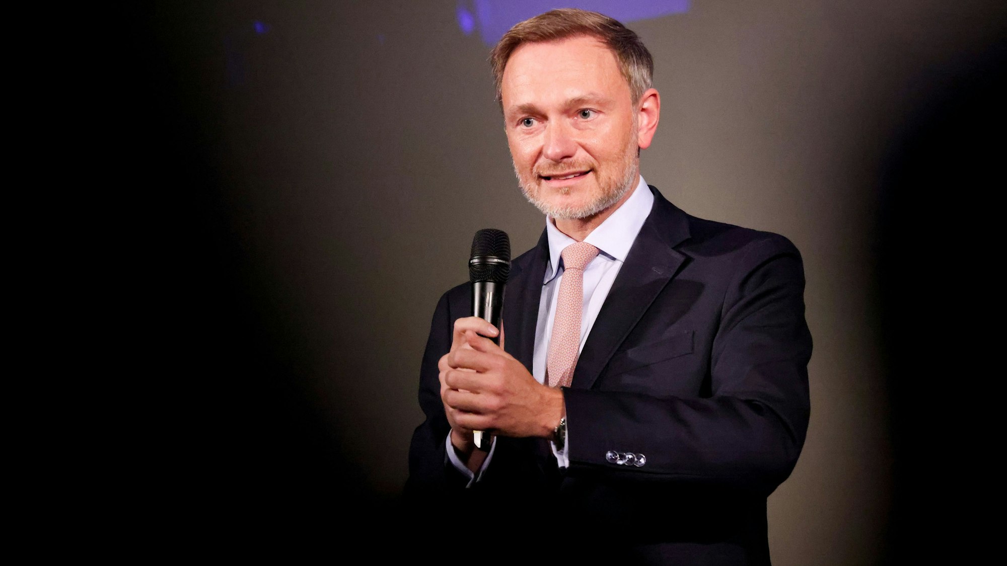 Der Bundesfinanzminister und Bundesvorsitzender der FDP Christian Lindner hielt eine Festrede im Kölner Wallraf-Richartz-Museum.