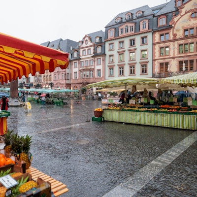 Ein Wochenmarkt in Mainz.