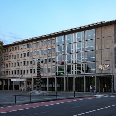 07.10.2023
Köln:
Das Gebäude der IHK Köln (Industrie- und Handelskammer) an der Straße „Unter Sachsenhausen“. Die IHK wird ihren Stammsitz bald wegen der Sanierung verlassen und für mehrere Jahre in ein Interim ziehen.
Unter Sachsenhausen 10
Foto: Martina Goyert