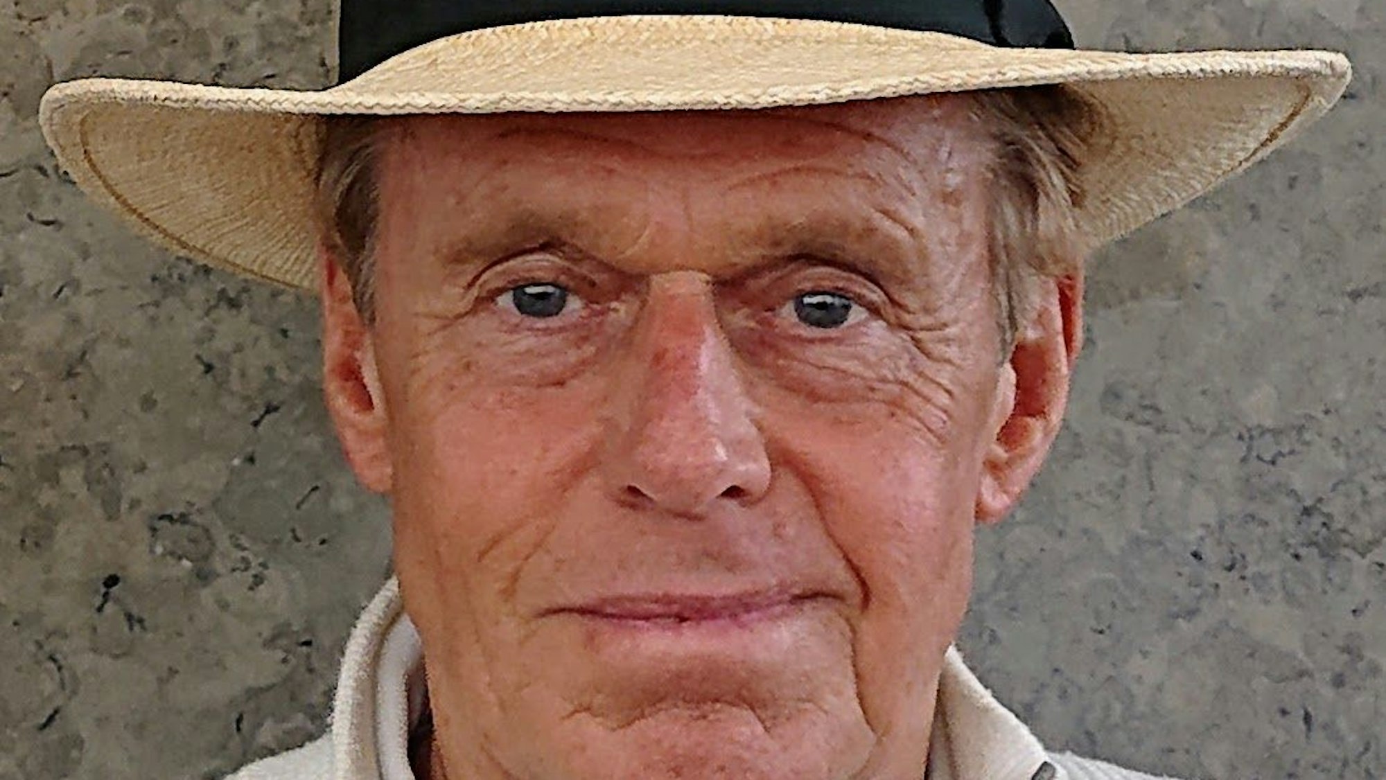 Das Foto zeigt den Videofilmer Hans Werner Wüst
