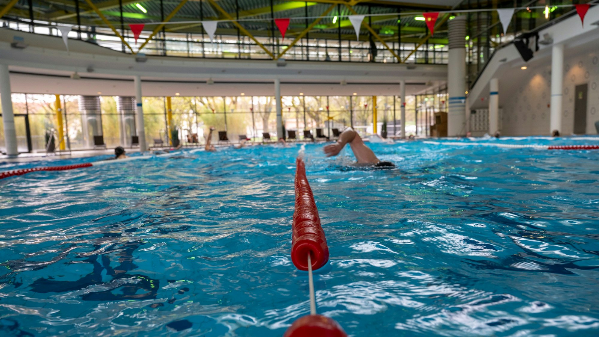 Das Becken im Hallenbad Lentpark (Symbolbild)