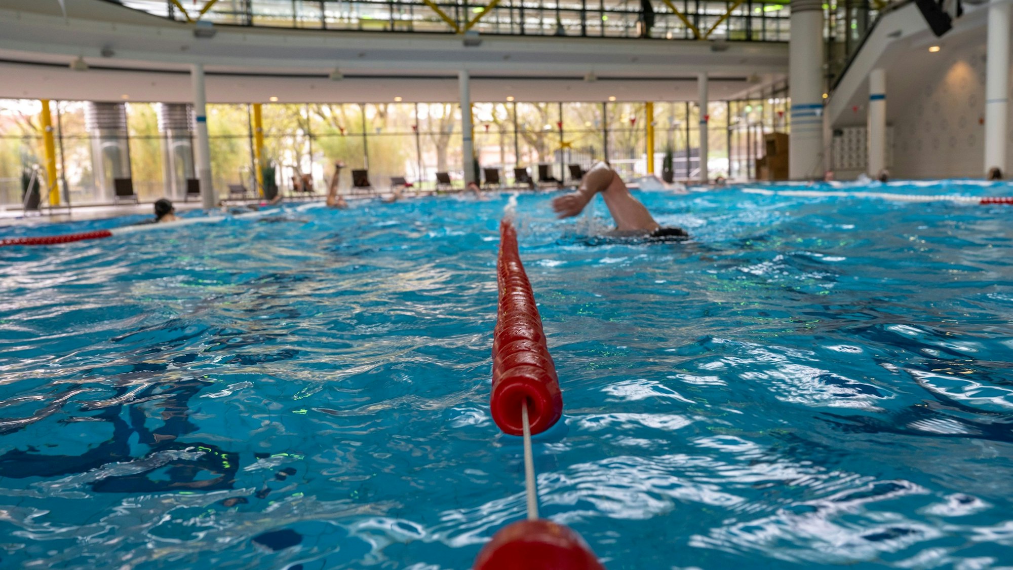 Das Lentpark-Hallenbad.