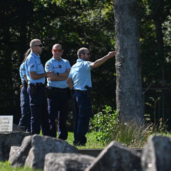 Die französische Gendarmerie sucht bei Saint-Blaise-la-Roche im Elsass nach der vermissten 15-jährigen Lina. Das Mädchen war auf dem Weg zum Bahnhof auf einer Waldstraße verschwunden. Ihr Freund steht im Fokus der Ermittlungen.