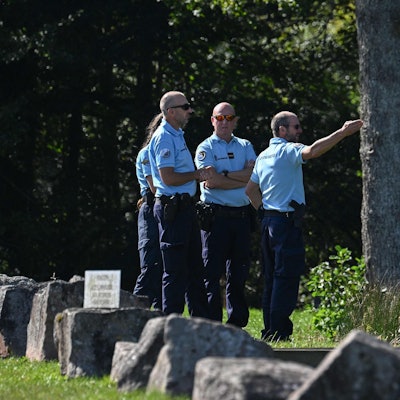 Die französische Gendarmerie sucht bei Saint-Blaise-la-Roche im Elsass nach der vermissten 15-jährigen Lina. Das Mädchen war auf dem Weg zum Bahnhof auf einer Waldstraße verschwunden. Ihr Freund steht im Fokus der Ermittlungen.