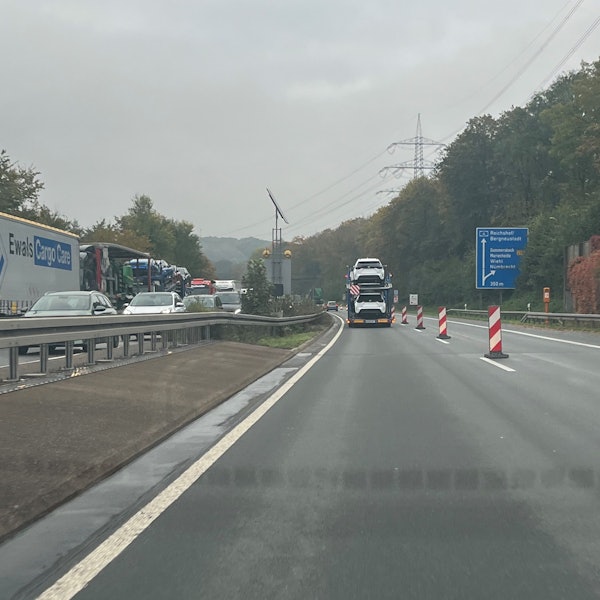 Blick auf die Ausfahrt Gummersbach der A4 in Fahrtrichtung Olpe.