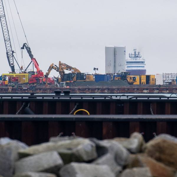 Ein Blick auf die verschiedenen Maschinen und das LNG-Terminal.