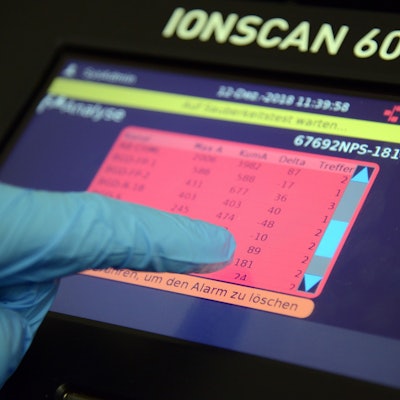 Ein Drogenscanner zeigt einen positiven Befund