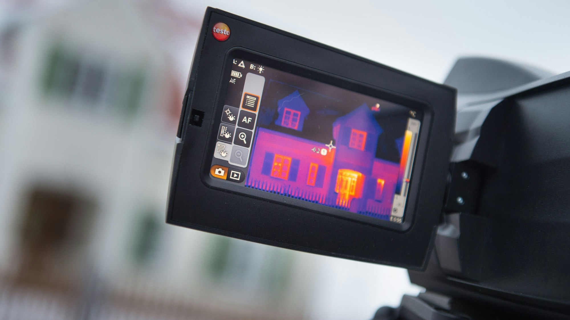 Wärmebildaufnahmen von einem Mehrfamilienhause