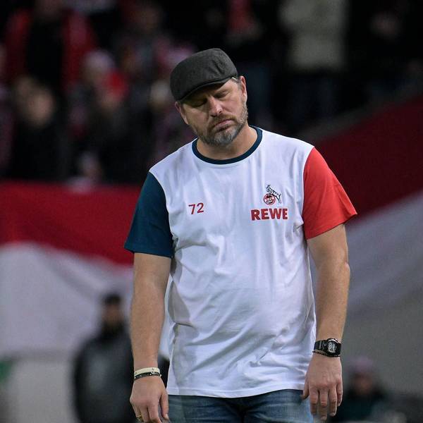 Geknickt nach dem Pokal-Aus: FC-Trainer Steffen Baumgart in Kaiserslautern
