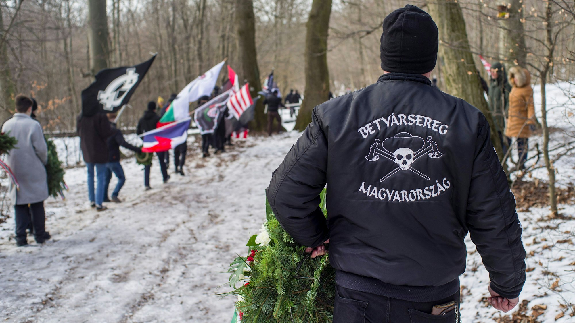 In Budapest treffen sich jedes Jahr Neonazis aus Europa, um Hitlers SS zu gedenken. Auf dem Foto sind Teile der Gruppe zu sehen.