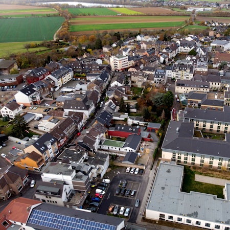 Das Bild zeigt die Zülpicher Innenstadt aus der Luft.