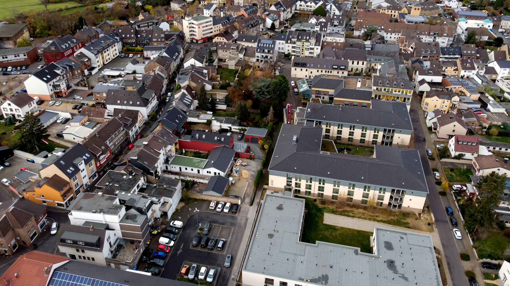 Das Bild zeigt die Zülpicher Innenstadt aus der Luft.