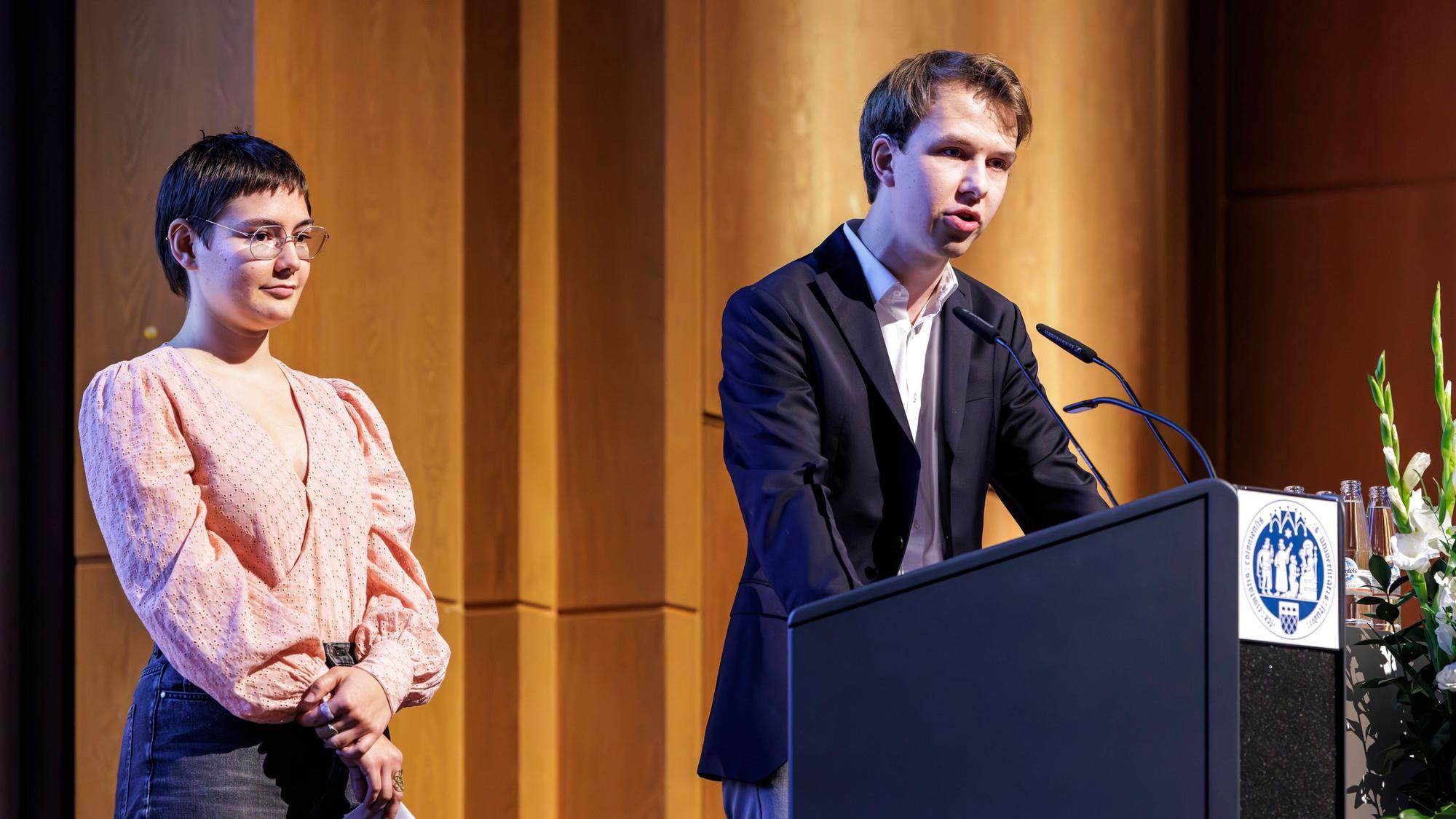 Niklas Behrend-Emden und Johanna Weidmann vom Asta.