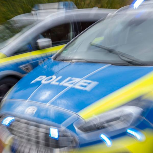 Ein Fahrzeug der Polizei im Einsatz.
