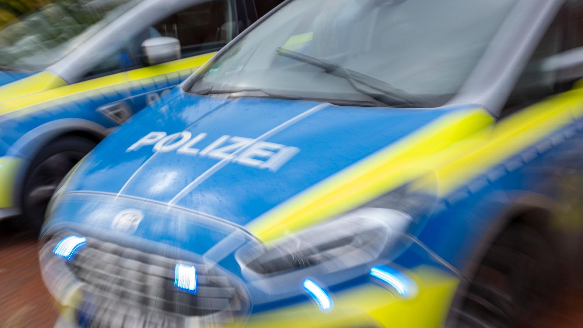 Die Polizei konnte tatverdächtige Jugendliche fassen, die versucht haben, in eine Gaststätte einzubrechen. (Symbolbild)