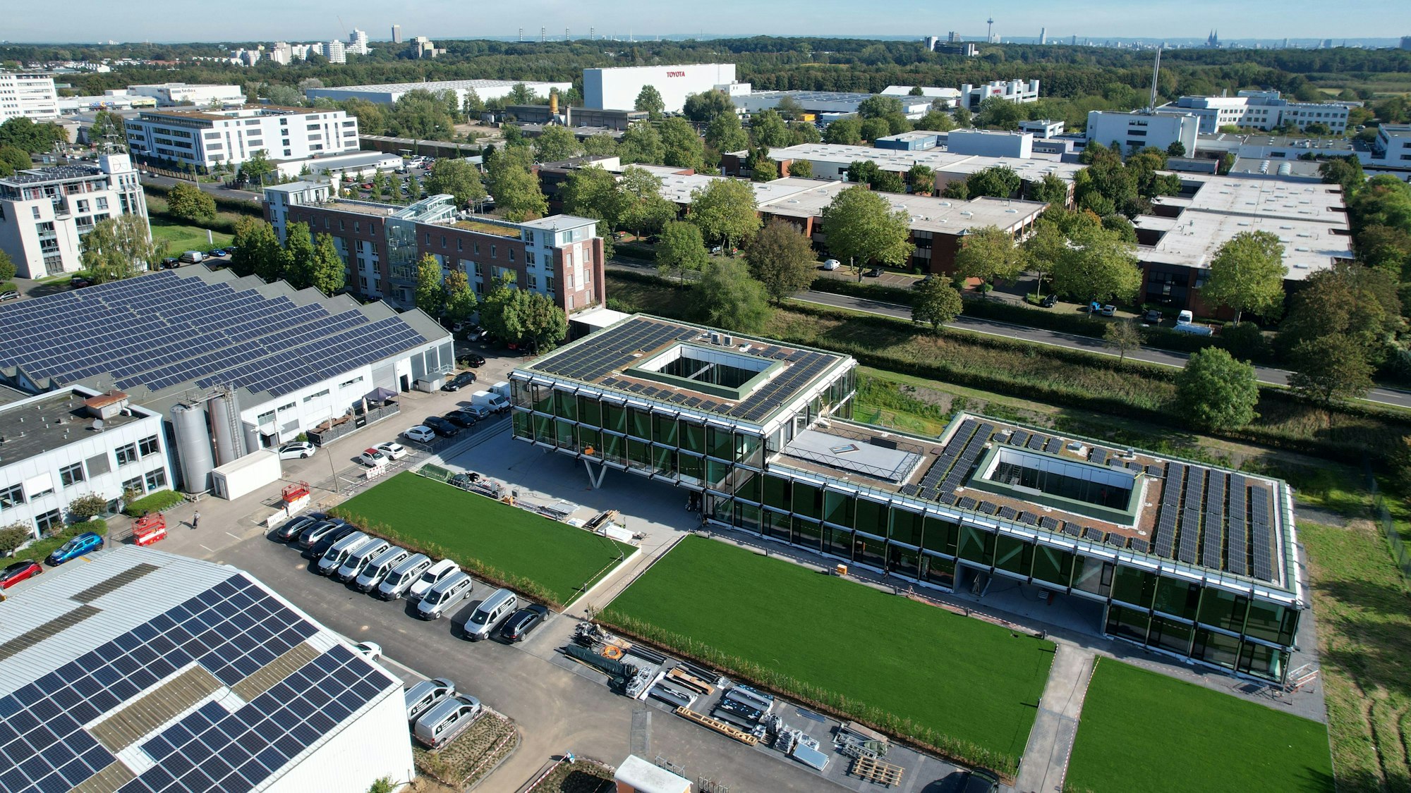 Der neue Campus, die neue Unternehmenszentrale/Zentrale der Liftstar-Gruppe (Lifta Treppenlift) in Köln-Marsdorf ist im Oktober 2023 eingeweiht worden.