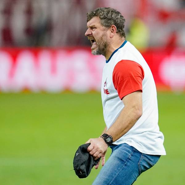 Kölns Trainer Steffen Baumgart aufgebracht an der Seitenlinie während des Pokalspiels in Kaiserslautern.