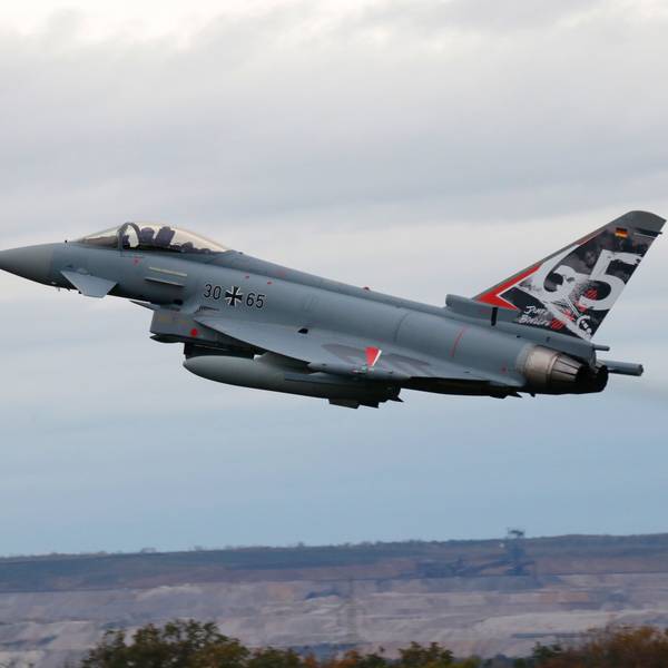 Ein Eurofighter steigt am Fliegerhorst Nörvenich auf.