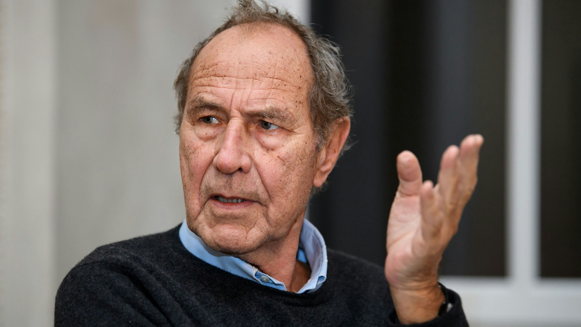 Michael Krüger, Präsident der bayerischen Akademie der schönen Künste und ehemaliger Verlagslektor beim Carl Hanser Verlag, aufgenommen während eines Interviews.