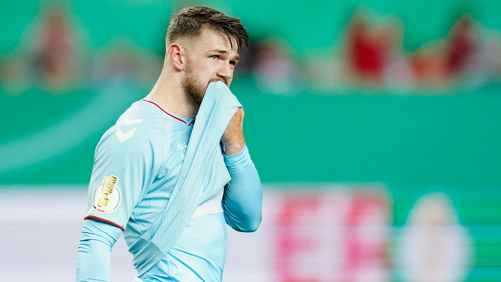 Jan Thielmann verlässt nach Spielende das Spielfeld.