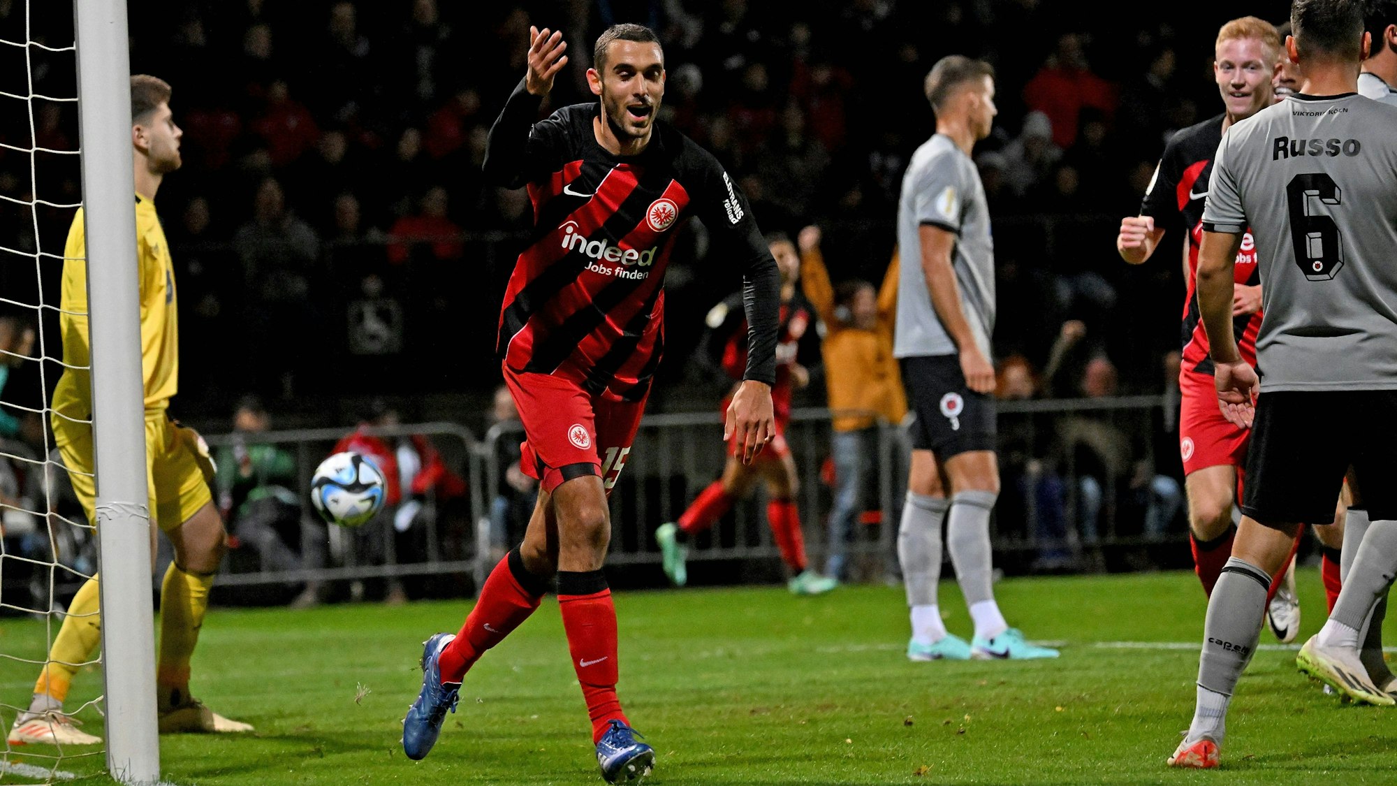 Ellyes Skhiri bejubelt sein 1:0 gegen Viktoria Köln.