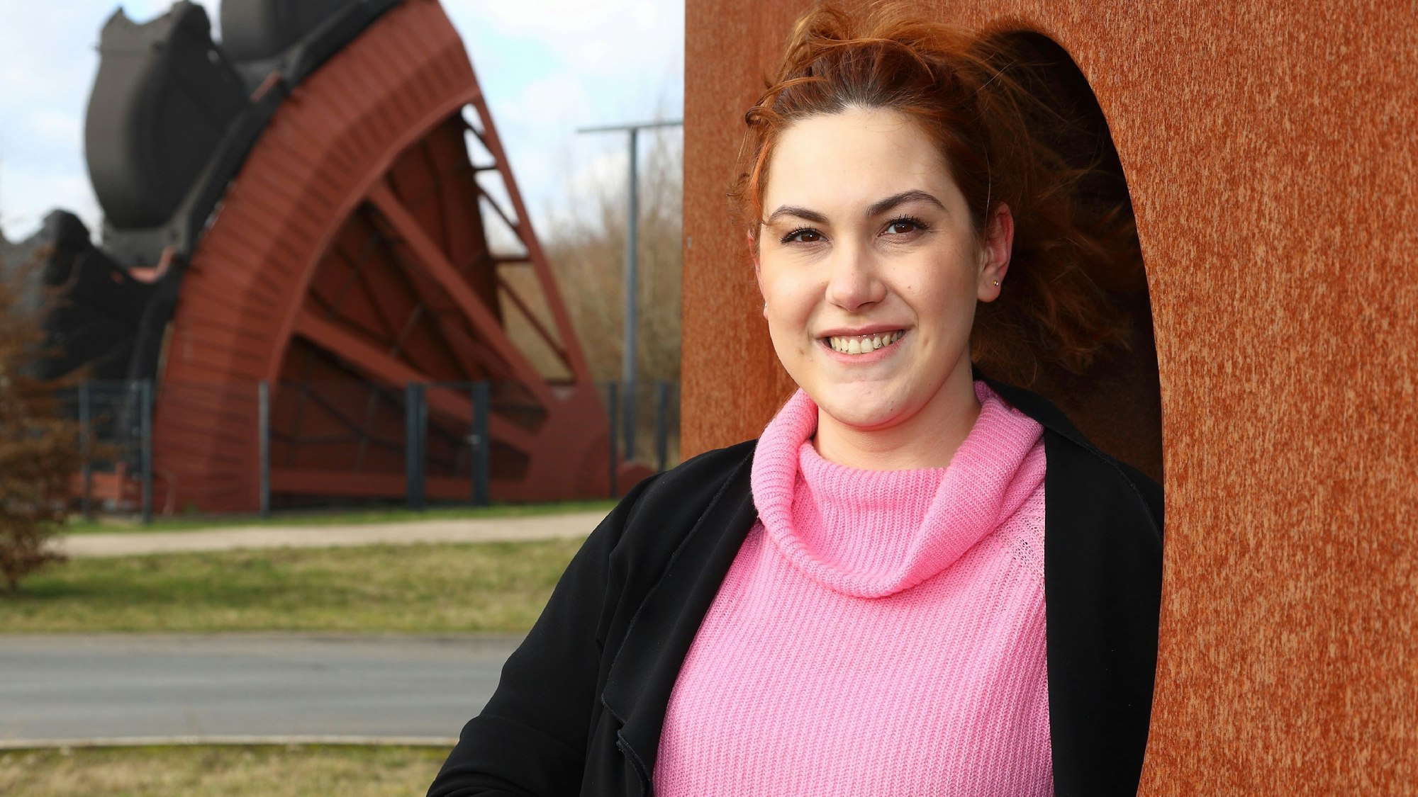 Auf dem Foto ist die Vorsitzend der Piraten im Rhein-Erft-Kreis zu sehen.