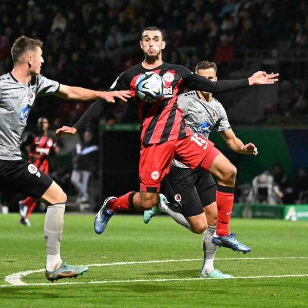 01.11.2023, xjhx, Fussball DFB Pokal 2.Runde, Viktoria Koeln - Eintracht Frankfurt emspor, v.l. Christoph Greger Viktoria Koeln Ellyes Skhiri of Eintracht Frankfurt Michael Schultz Viktoria Koeln Zweikampf, Aktion, action, battle for the ball DFL/DFB REGULATIONS PROHIBIT ANY USE OF PHOTOGRAPHS as IMAGE SEQUENCES and/or QUASI-VIDEO Koeln *** 01 11 2023, xjhx, football DFB Pokal 2 round, Viktoria Koeln Eintracht Frankfurt emspor, v l Christoph Greger Viktoria Koeln Ellyes Skhiri of Eintracht Frankfurt Michael Schultz Viktoria Koeln duel, action, battle for the ball DFL DFB REGULATIONS PROHIBIT ANY USE OF PHOTOGRAPHS as IMAGE SEQUENCES and or QUASI VIDEO Koeln