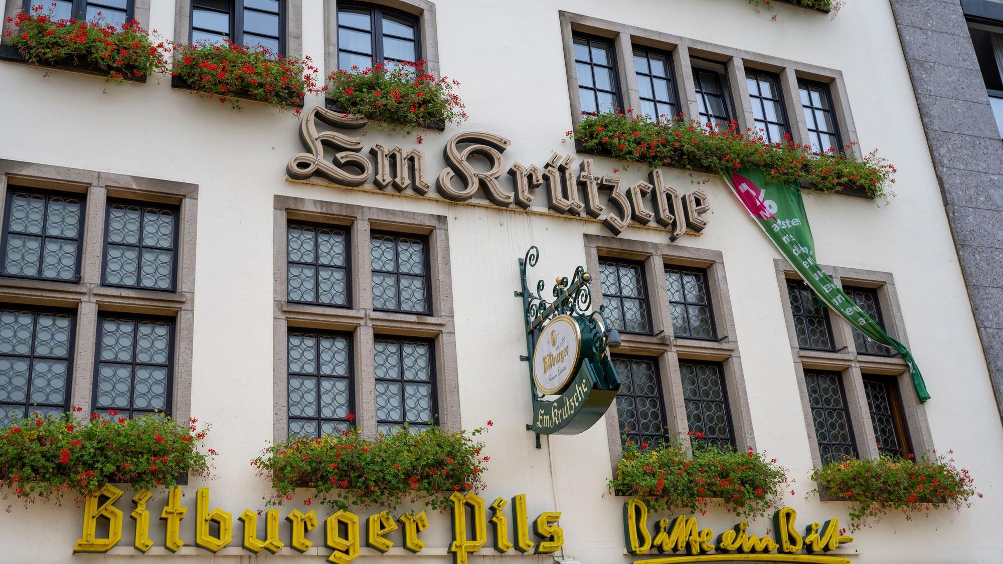 27.10.2023, Köln: Das Restaurant Em Krützche ist urig eingerichtet. Foto: Uwe Weiser
