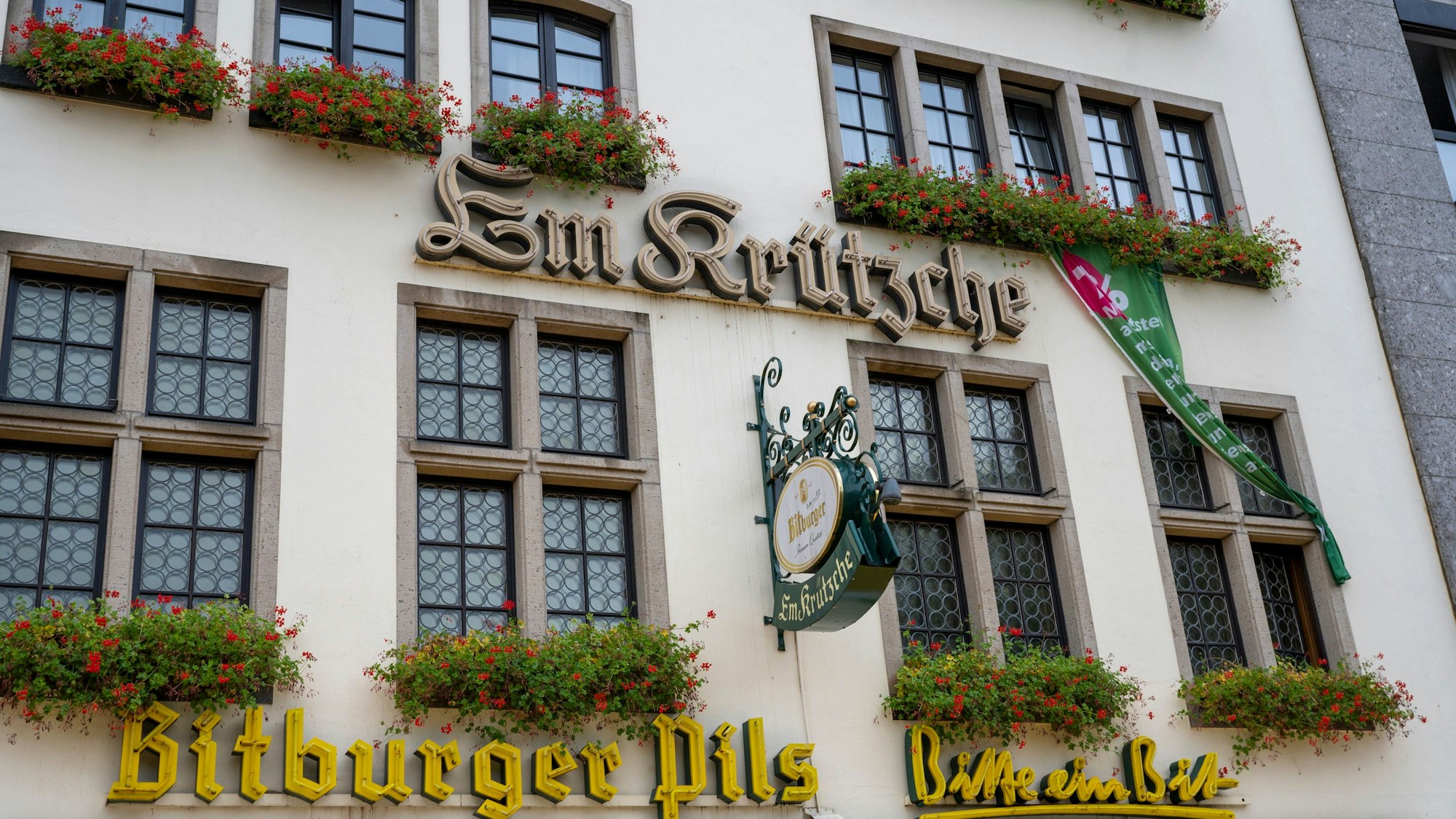 27.10.2023, Köln: Das Restaurant Em Krützche ist urig eingerichtet. Foto: Uwe Weiser