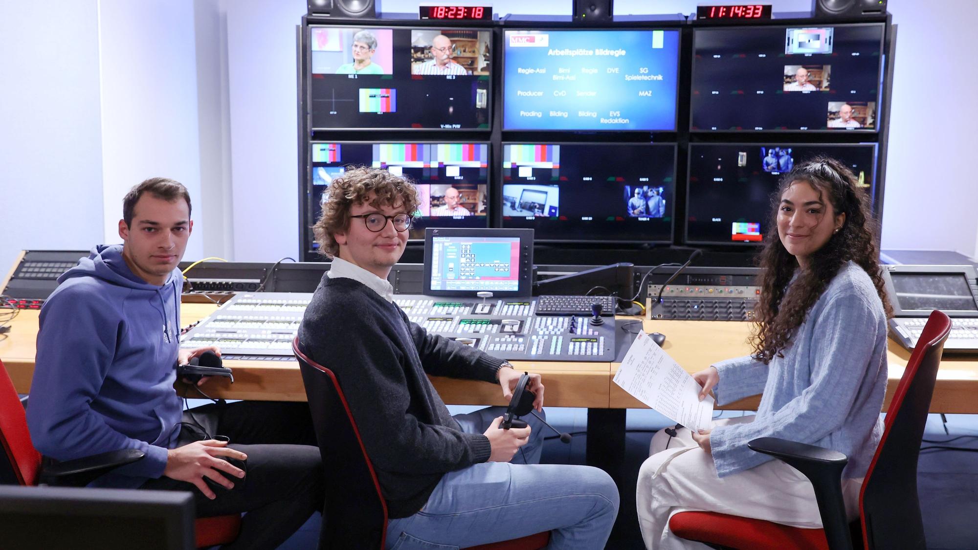 02.11.2023
Köln:
Die Agentur für Arbeit zieht gemeinsam mit Handwerkskammer und IHK Bilanz zum diesjährigen Ausbildungsjahr in den MMC Studios.
Marius Dimke
Johannes Frommhold
Maja Tabatabaei
Foto: Martina Goyert