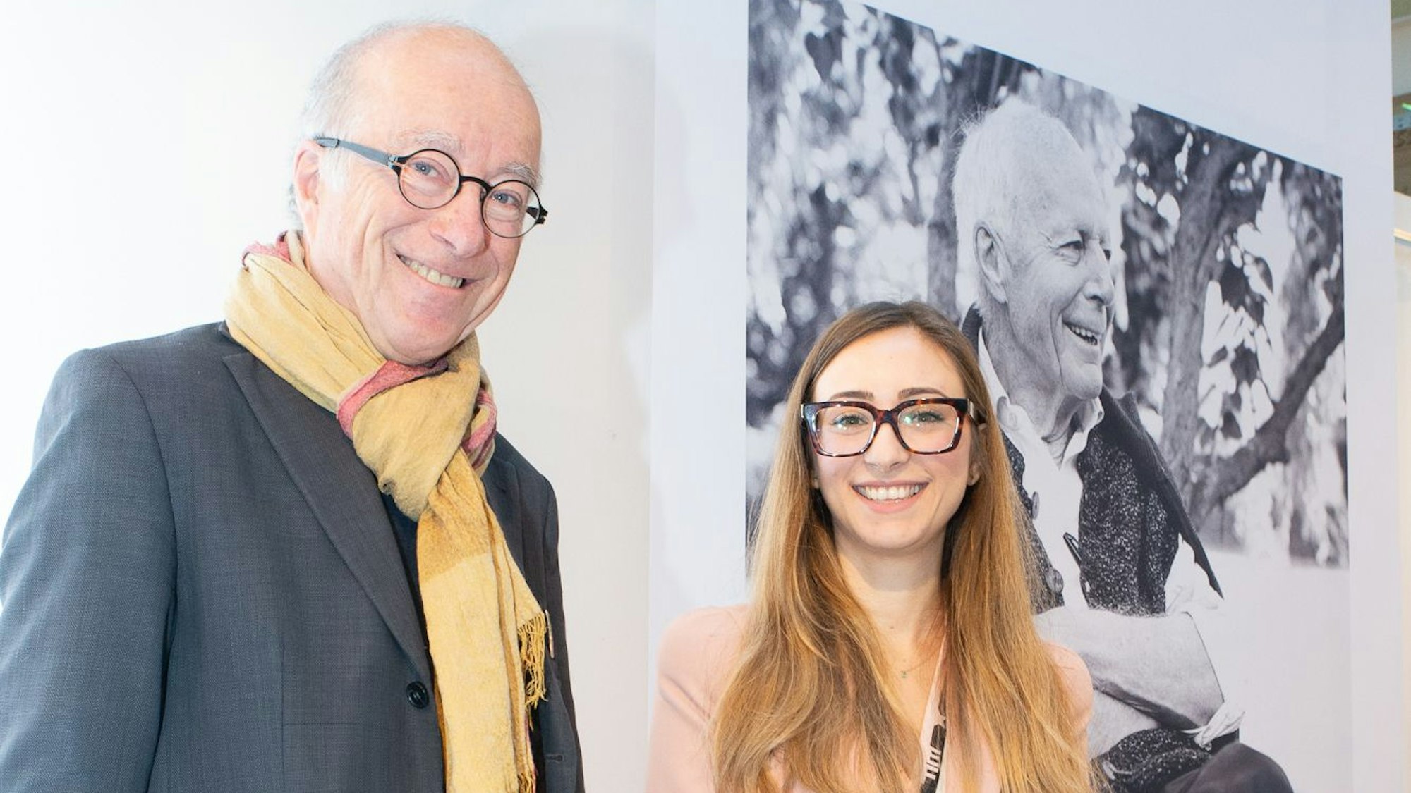 Das Foto zeigt Paul Böhm und Stipendiatin Ermelinda Di Chiara.