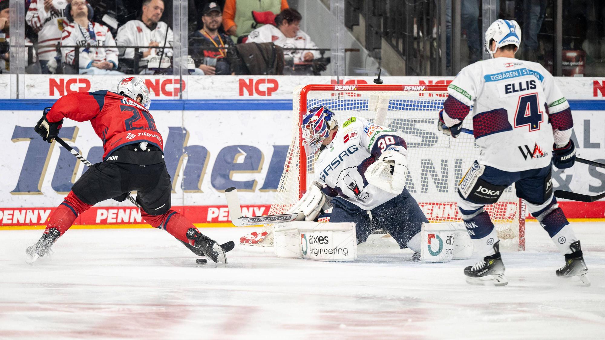Jake Hildebrand im Spiel gegen die Nürnberg Ice Tigers
