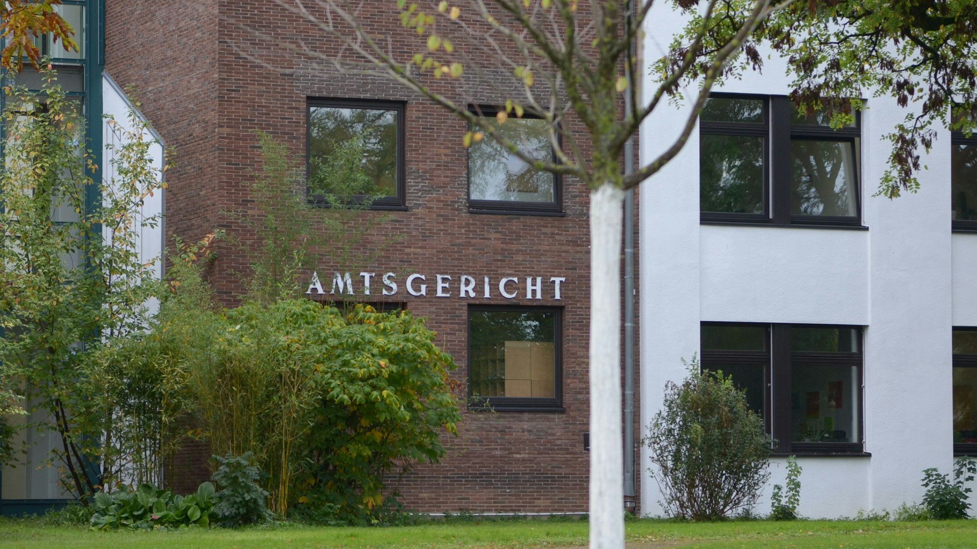 Das Symbolbild zeigt das Amtsgericht in Euskirchen.