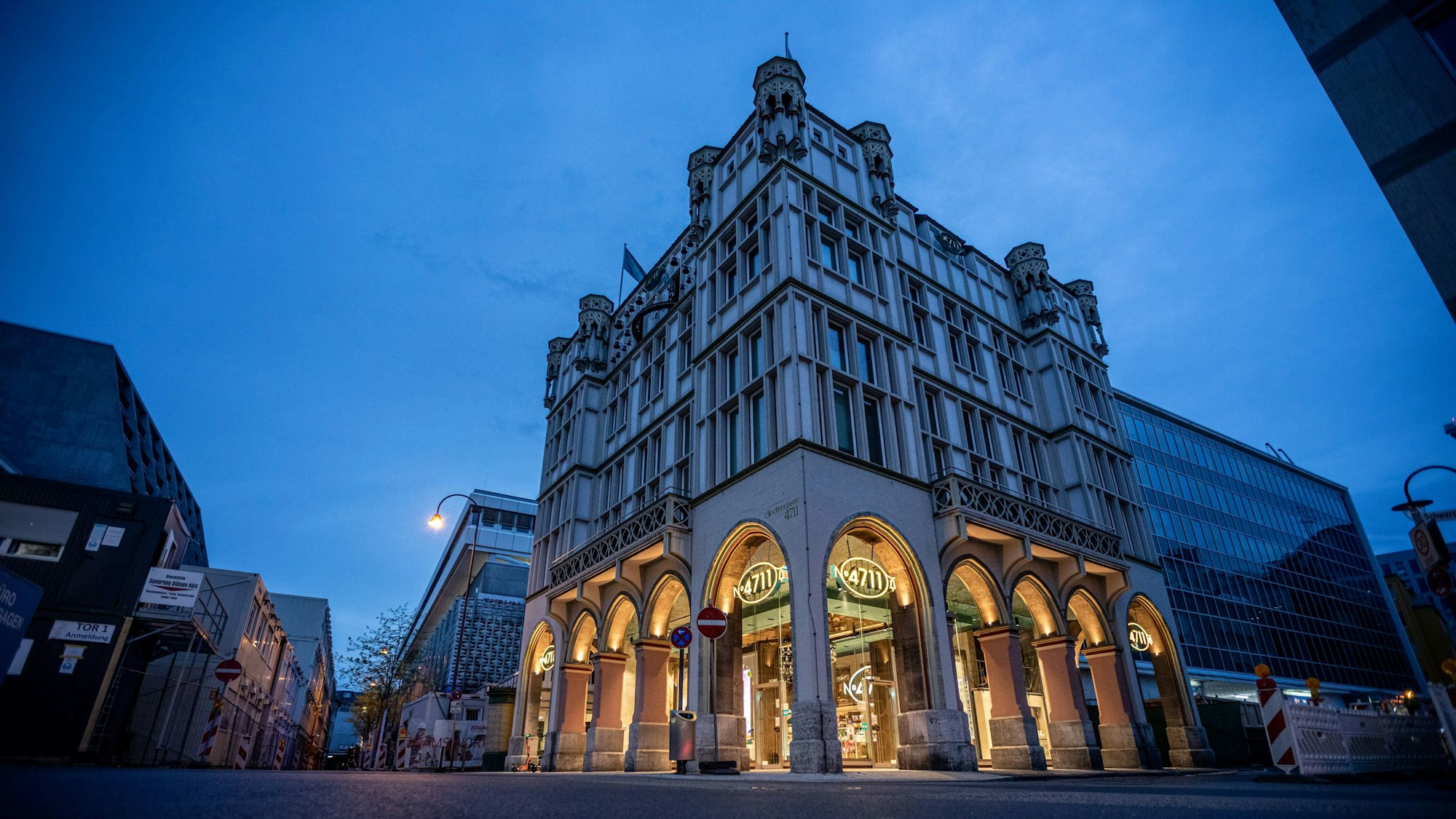 Das Foto zeigt das 4711-Haus in der Glockengasse.