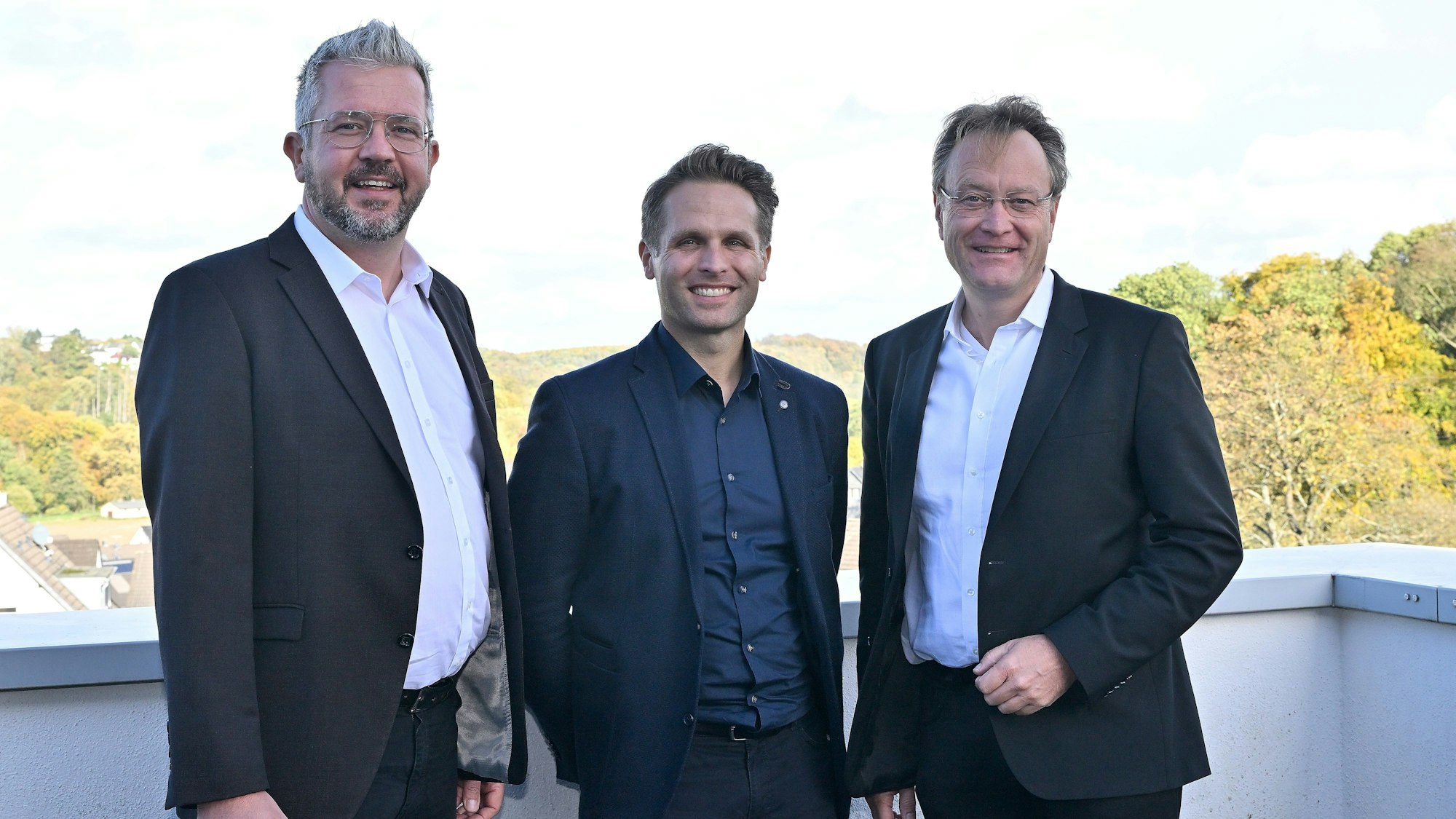 Carsten Berg, Pascal Sahlmen, Marcus Otto stehen in einer Reihe.