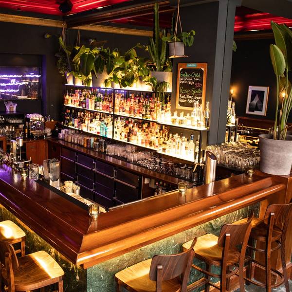 Innen- und Außenansicht der Cocktail-Bar "Rosebud" in der Kölner Innenstadt Foto: Rosebud/Niels Freidel