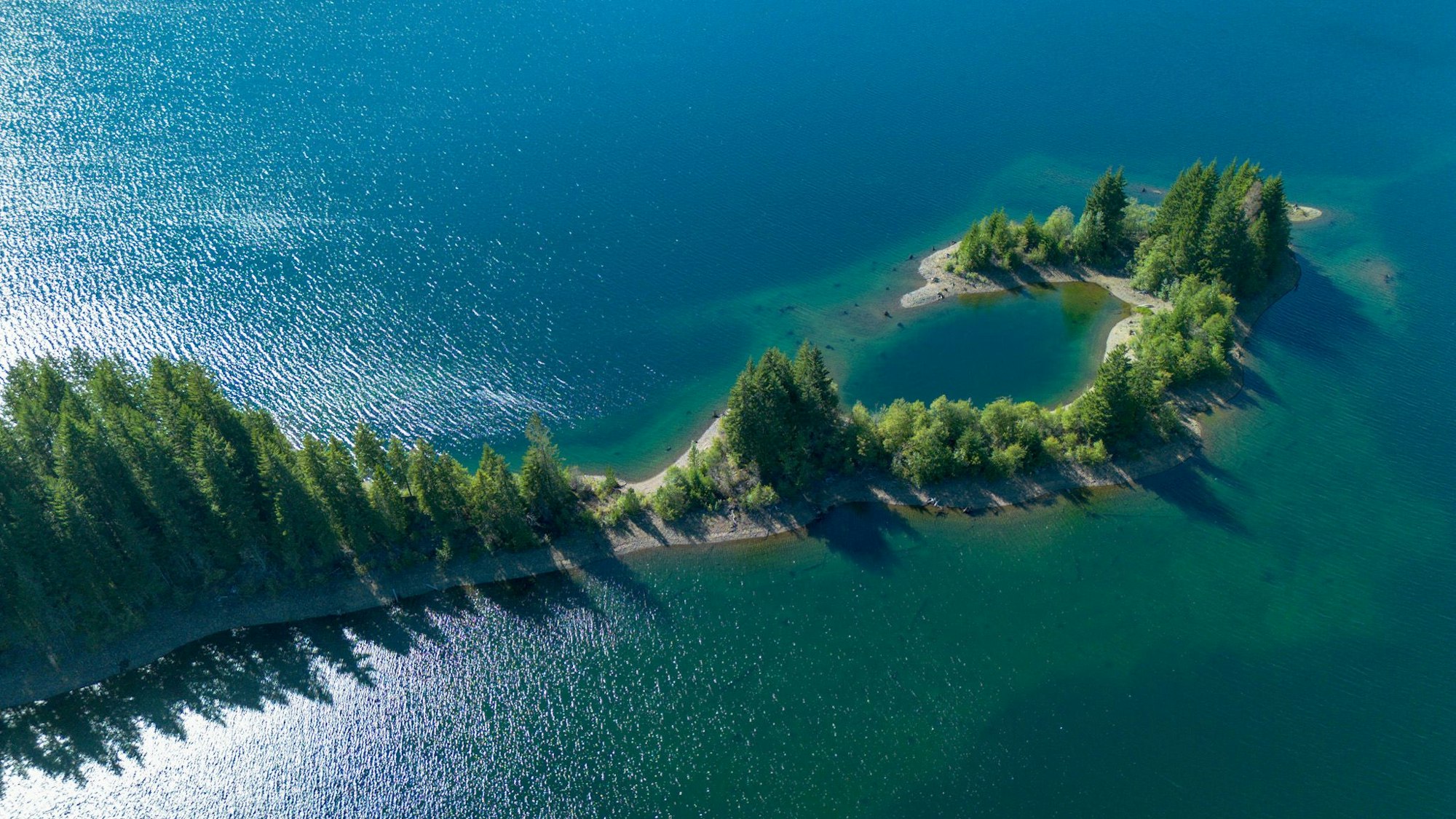 Die dritte Staffel des Reality-Formats „7 vs. Wild“ läuft erstmals bei Streaminganbieter Amazon Prime auf dem werbeunterstützten Kanal Freevee. Auf Youtube sammelten die bisherigen Staffeln mehr als 200 Millionen Aufrufe.