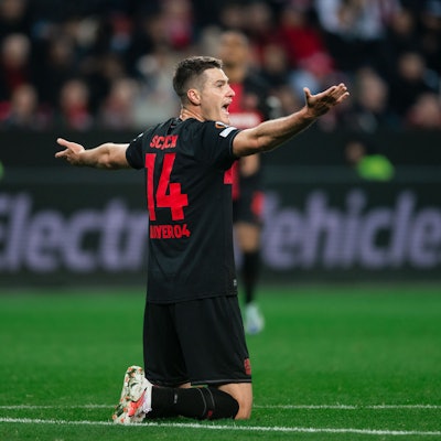 Leverkusens Patrik Schick reagiert während der Partie gegen Karabach.