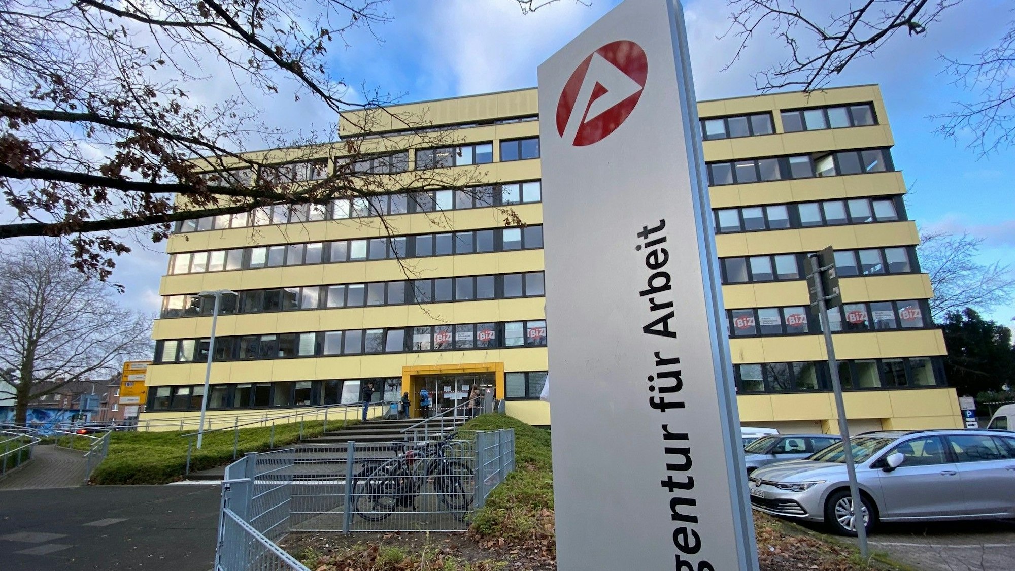 Das Foto zeigt das Gebäude der Agentur für Arbeit in Brühl.