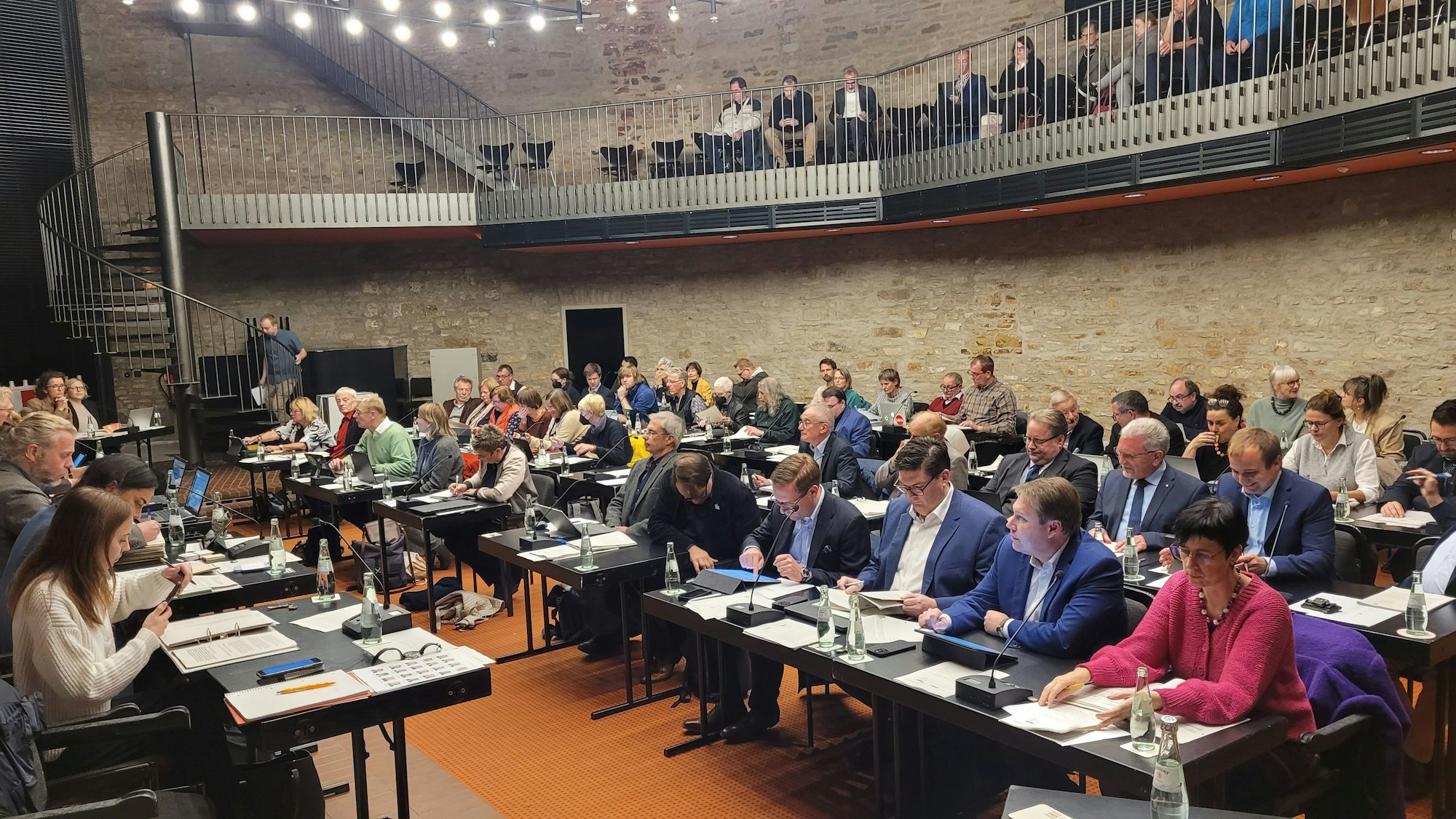 Das Foto zeigt den Stadtrat, der am Dienstag (31. Oktober) über das Klimakonzept abstimmte.