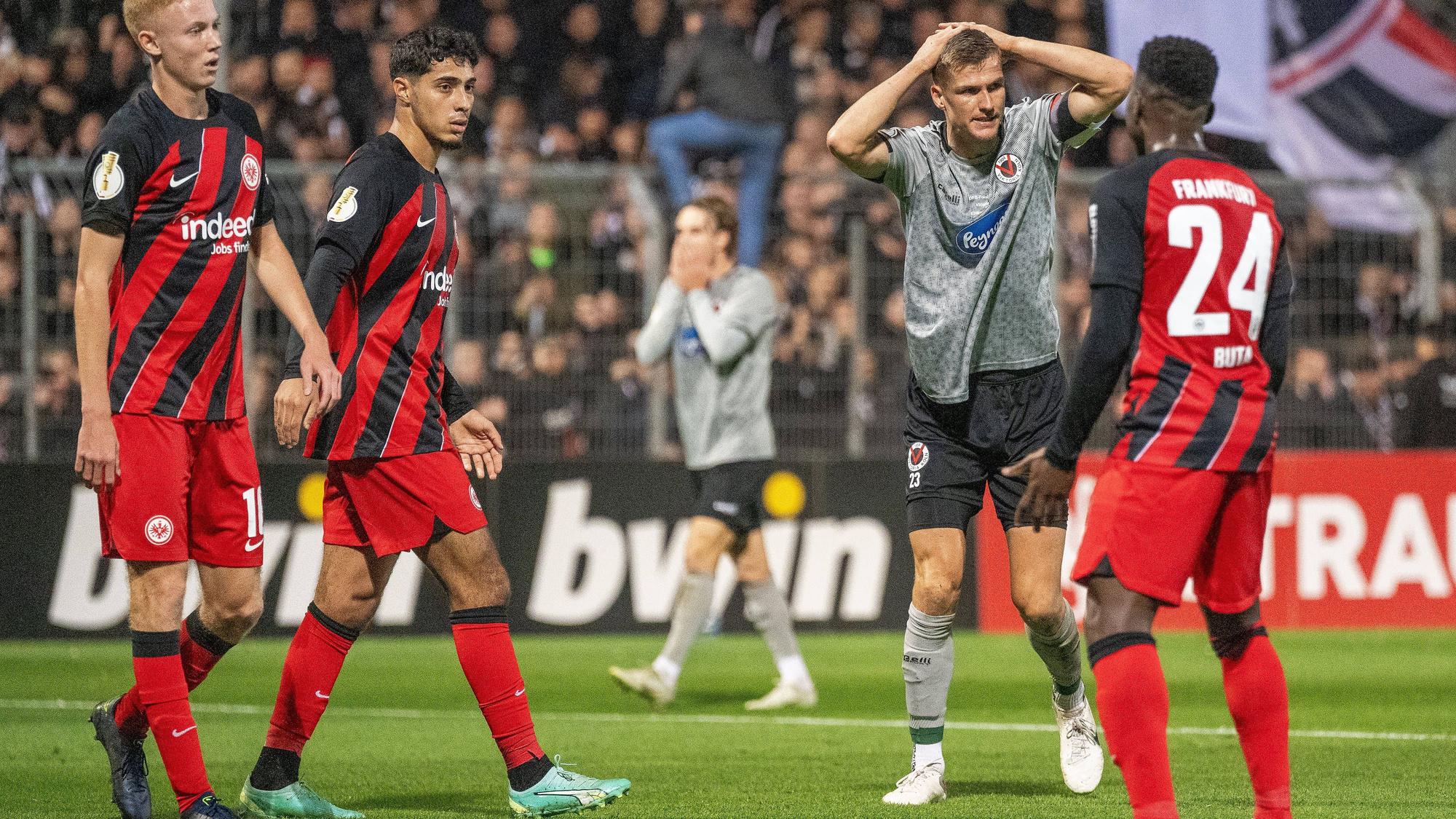 GER, DFB Pokal, 2. Hauptrunde, FC Viktoria Köln vs Eintracht Frankfurt, / 01.11.2023, Stadion Hoehenberg, Köln, GER, DFB Pokal, 2. Hauptrunde, FC Viktoria Köln vs Eintracht Frankfurt, Im Bild: Moritz Fritz FC Viktoria Koeln, 23 enttäuscht / enttäuscht / traurig / dissapointed gute Chance *** GER, DFB Pokal, 2 Hauptrunde, FC Viktoria Köln vs Eintracht Frankfurt, 01 11 2023, Stadion Hoehenberg, Cologne, GER, DFB Pokal, 2 Hauptrunde, FC Viktoria Köln vs Eintracht Frankfurt, Im Bild Moritz Fritz FC Viktoria Koeln, 23 disappointed sad dissapointed good chance nordphotoxGmbHxx/xDenkinger nph00015