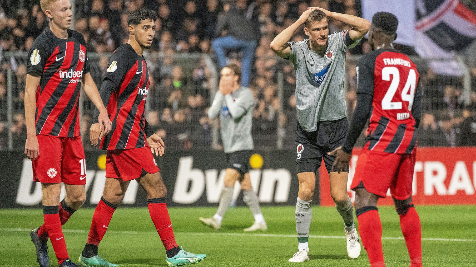 GER, DFB Pokal, 2. Hauptrunde, FC Viktoria Köln vs Eintracht Frankfurt, / 01.11.2023, Stadion Hoehenberg, Köln, GER, DFB Pokal, 2. Hauptrunde, FC Viktoria Köln vs Eintracht Frankfurt, Im Bild: Moritz Fritz FC Viktoria Koeln, 23 enttäuscht / enttäuscht / traurig / dissapointed gute Chance *** GER, DFB Pokal, 2 Hauptrunde, FC Viktoria Köln vs Eintracht Frankfurt, 01 11 2023, Stadion Hoehenberg, Cologne, GER, DFB Pokal, 2 Hauptrunde, FC Viktoria Köln vs Eintracht Frankfurt, Im Bild Moritz Fritz FC Viktoria Koeln, 23 disappointed sad dissapointed good chance nordphotoxGmbHxx/xDenkinger nph00015